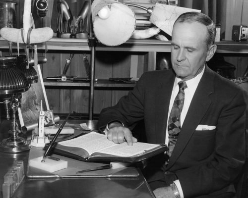 william branham reading bible in den room on 208 ewing lane.